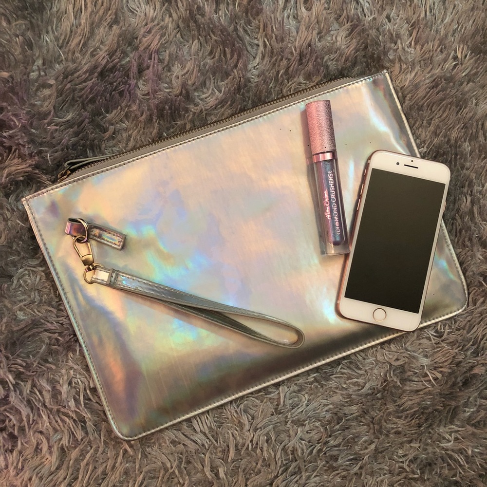 ⚡️NWT⚡️Holographic clutch💖🌈🦄